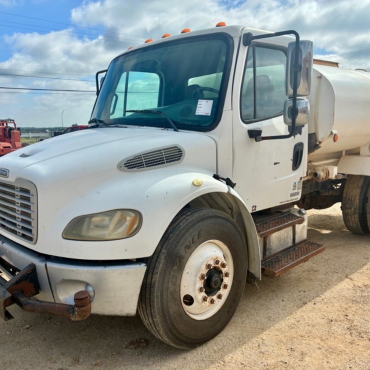 2006 FREIGHTLINER M2 106