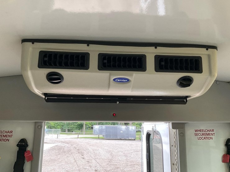 2010-ford-e350-image-30
