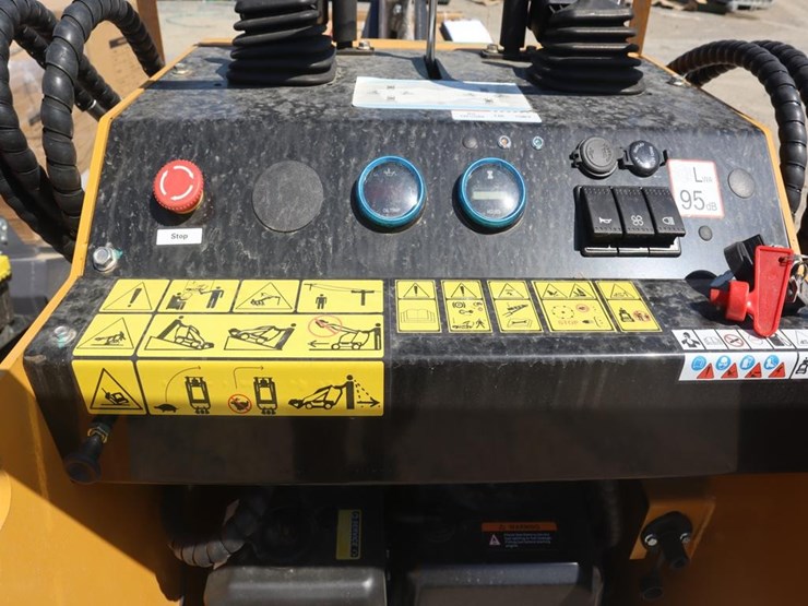 agt-mx-mrt14-compact-track-loader-image-7