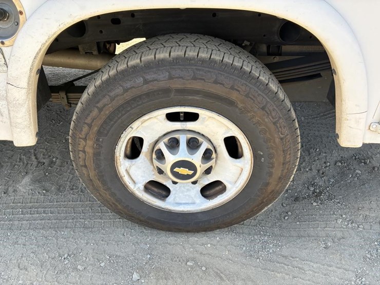 2011-chevrolet-silverado-2500-image-5