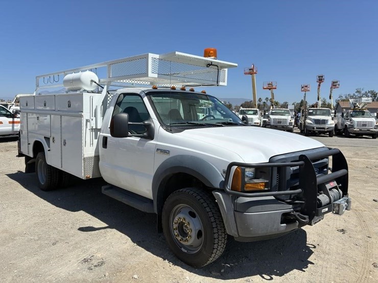 2006-ford-f550-image-2