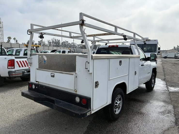 2018-chevrolet-2500hd-image-3