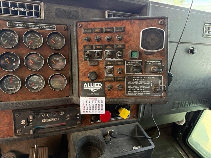 1999-kenworth-t600-image-18