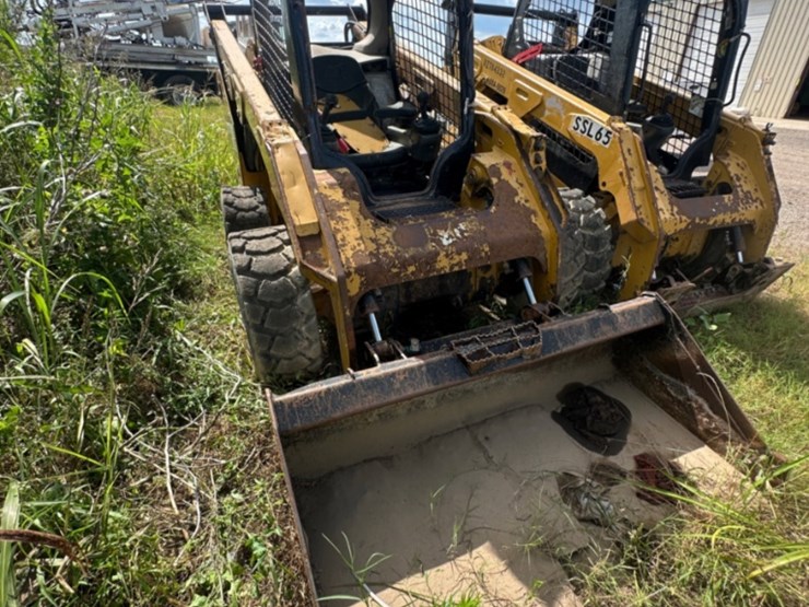2016-caterpillar-262d-image-2