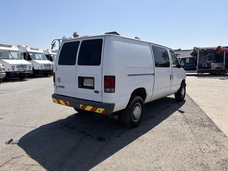 2006-ford-e350-sd-image-3