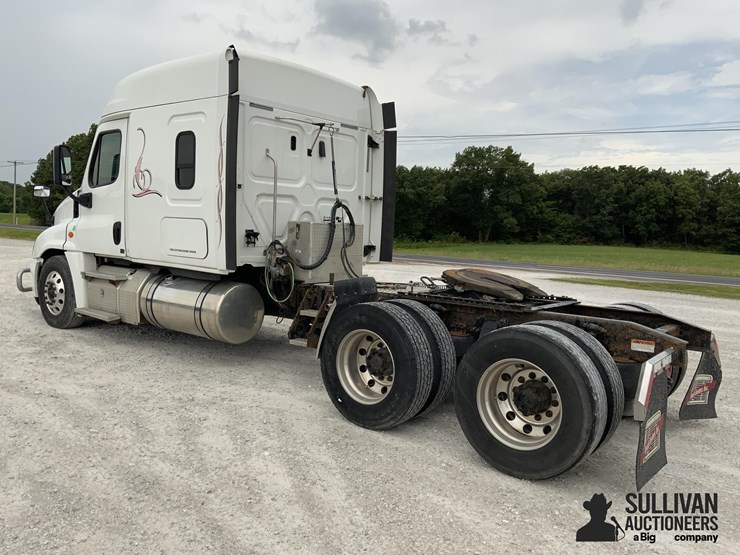 2018-freightliner-cascadia-125slp-t/a-6x4-sleeper-truck-tractor-image-7