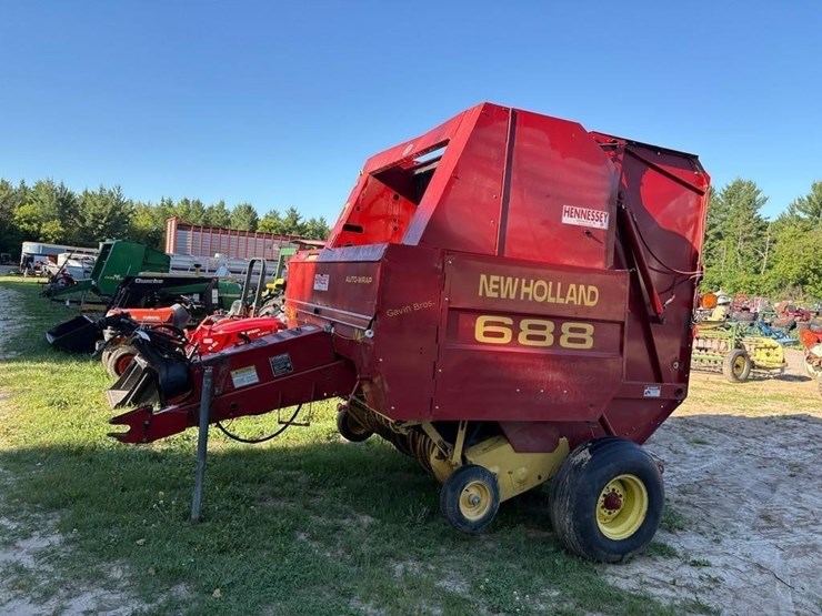 new-holland-688-image-2