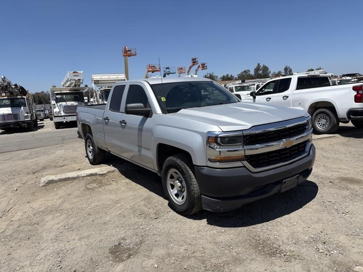 2017-chevrolet-silverado-1500-image-2