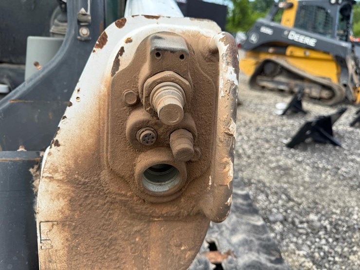 2017-bobcat-t770-image-11