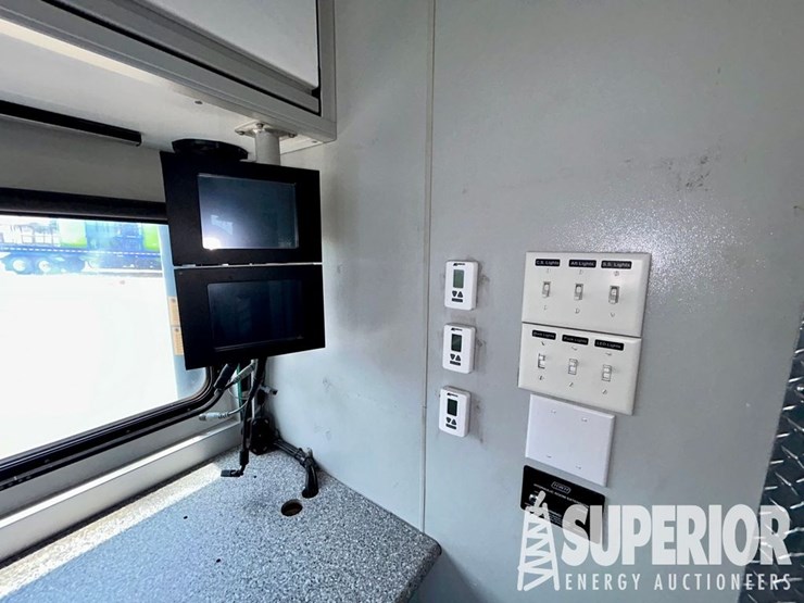 (x)-(9-41)-2012-turnkey-8'w-x-44'l-command-center,...-image-21