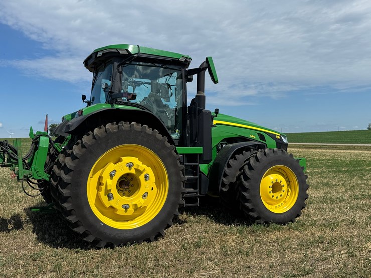 2023-john-deere-8r-340-image-8