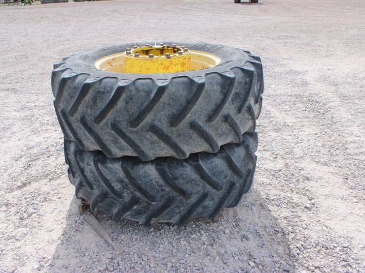 john-deere-8330-image-1
