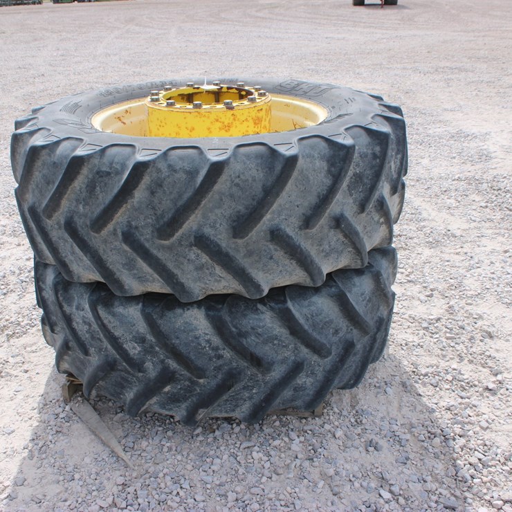 JOHN DEERE 8330