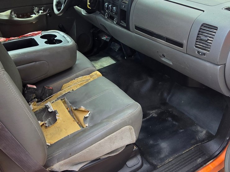 2013-chevrolet-silverado-3500-image-36