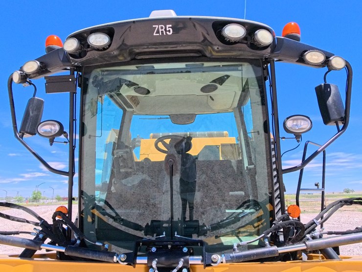 #1027-•-2020-vermeer-zr5-self-propelled-baler-image-11