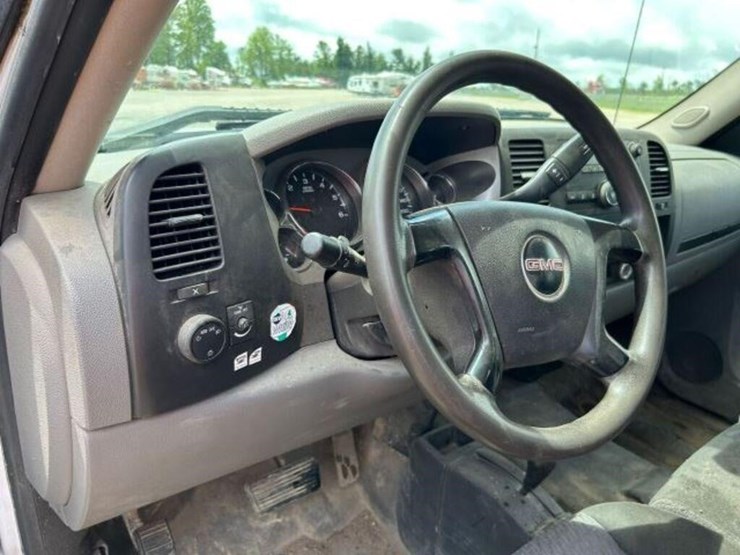 2010-gmc-2500hd-image-21
