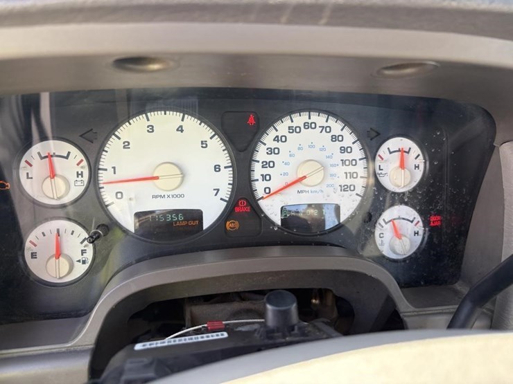 2005-dodge-ram-2500-image-14