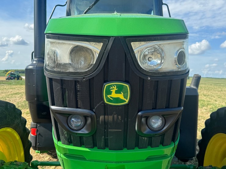 2018-john-deere-6155m-image-11