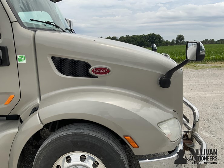 2015-peterbilt-579-image-14