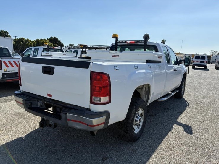 2012-gmc-2500-image-3