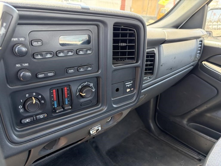 2006-chevrolet-2500-image-15