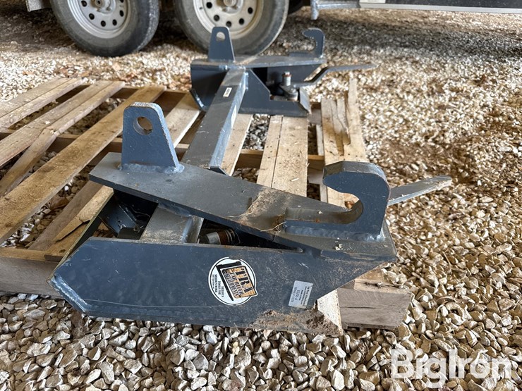 tar-river-attachment-euro-to-skid-steer-adapter-plate-image-4