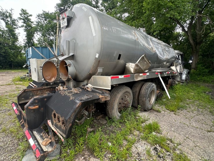 2019-peterbilt-567-image-5