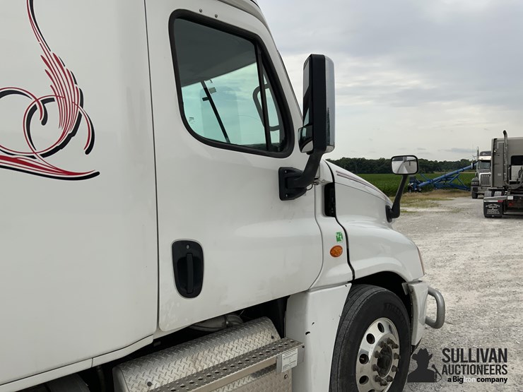 2018-freightliner-cascadia-125slp-t/a-6x4-sleeper-truck-tractor-image-18