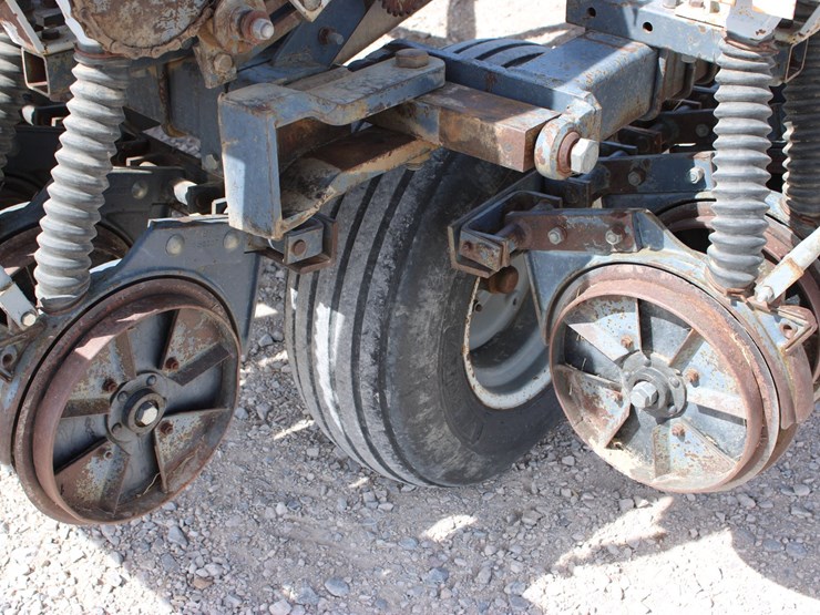 #1008-•-crustbuster-27ft-grain-drill-image-34