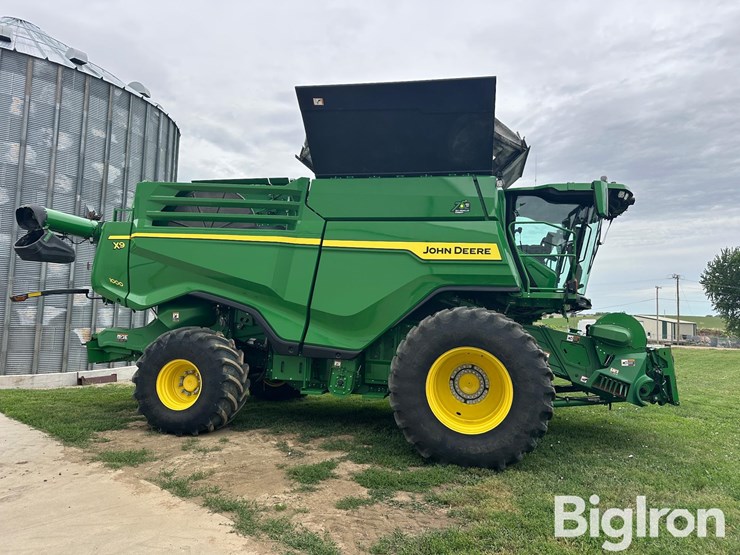 2022-john-deere-x9-1000-image-3