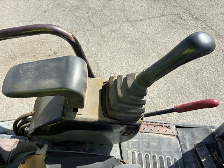 2005-deere-35d-image-19