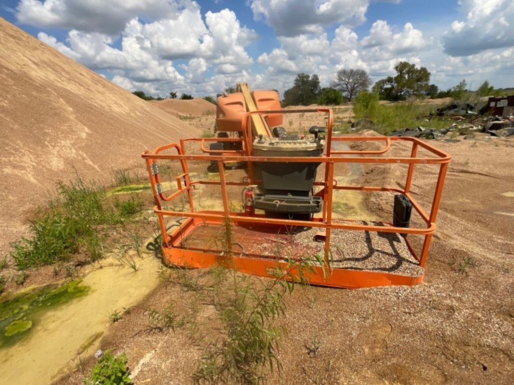 2005-jlg-400s-image-2
