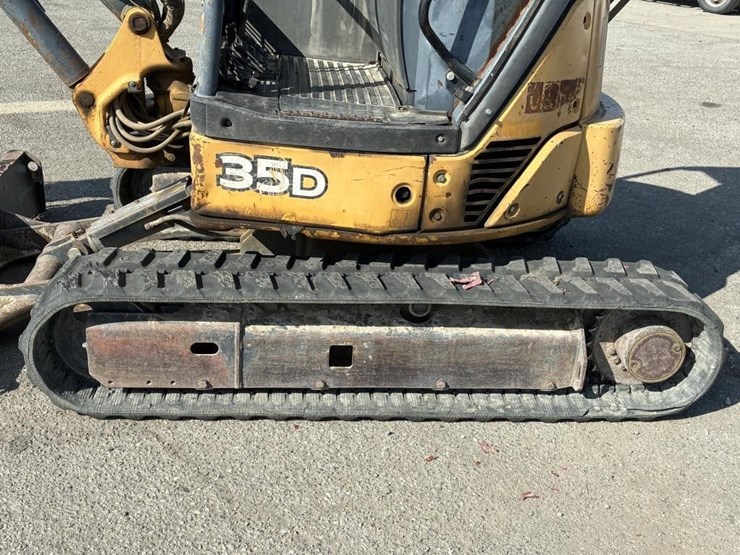 2005-deere-35d-image-12