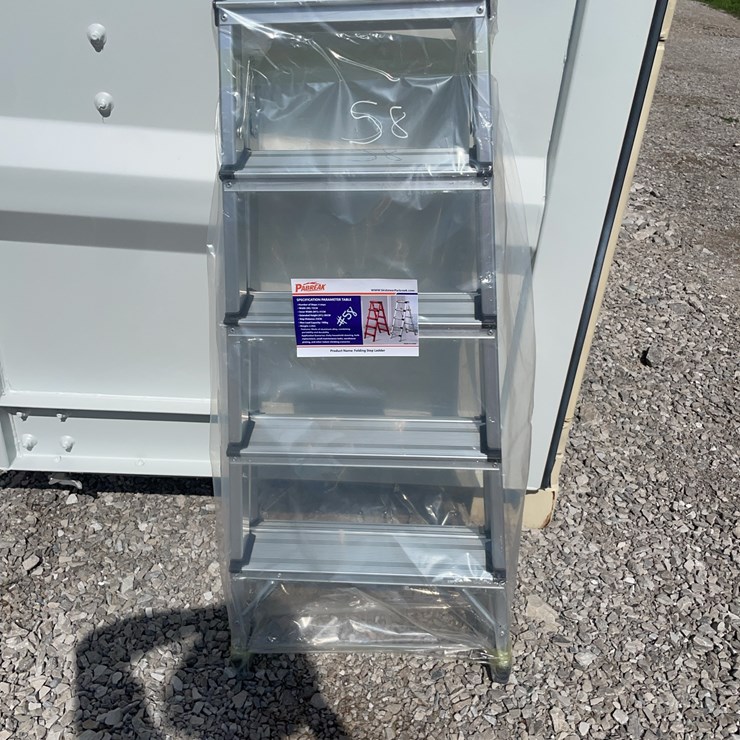 Folding step ladder
