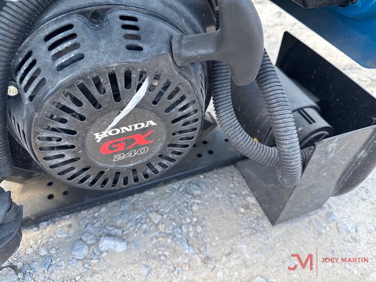 tsurumi-tpg4-4500hdx-portable-generator-image-3