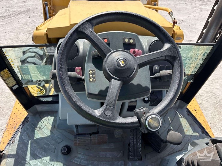 2015-caterpillar-416f-image-31