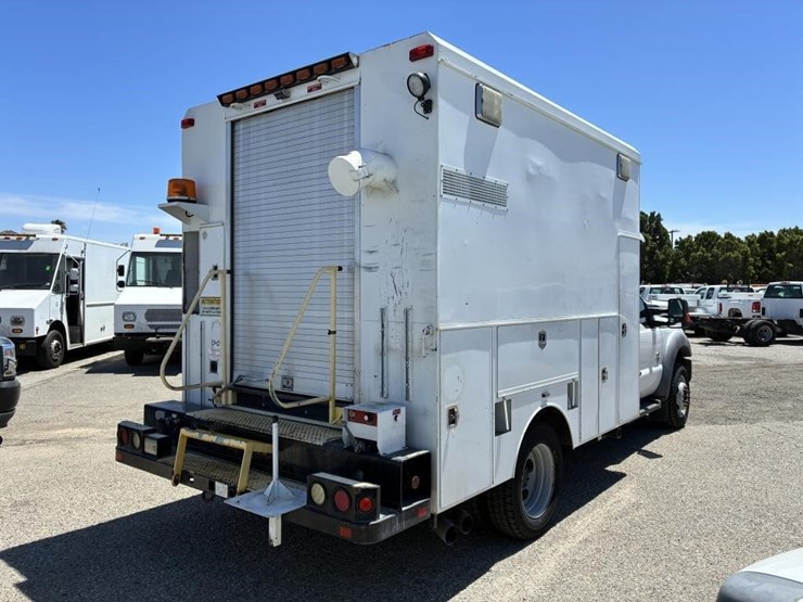 2011-ford-f550-image-3
