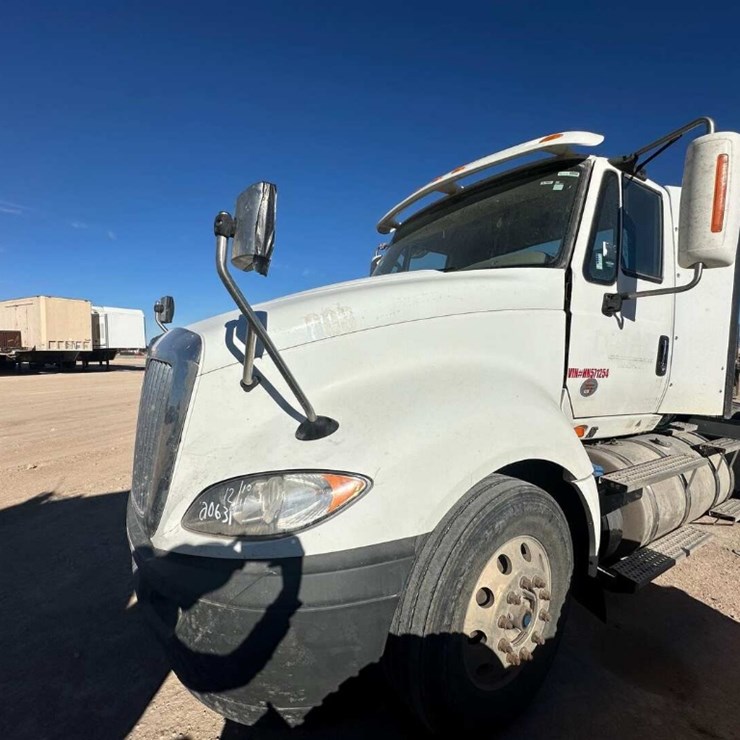 2017 INTERNATIONAL LF687 DAYCAB