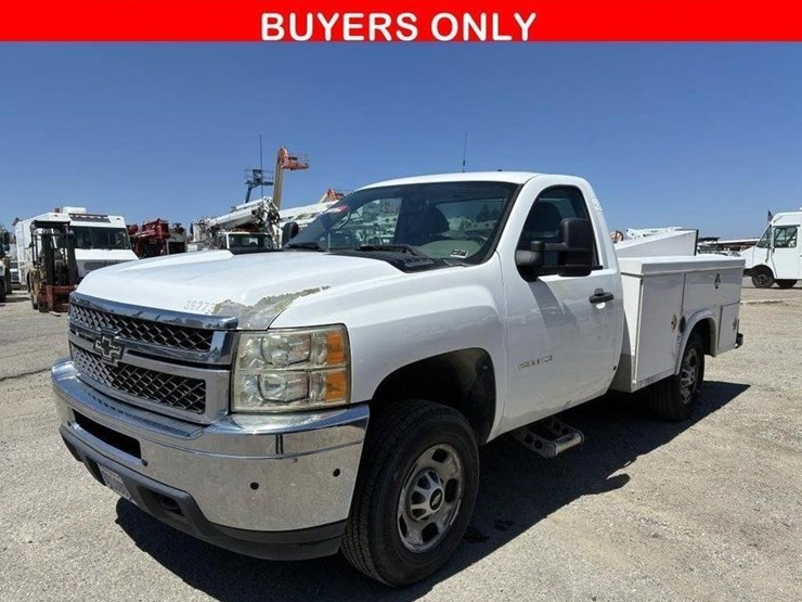 2011-chevrolet-silverado-2500-image-1