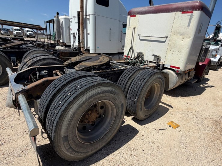 1999-peterbilt-379-image-4
