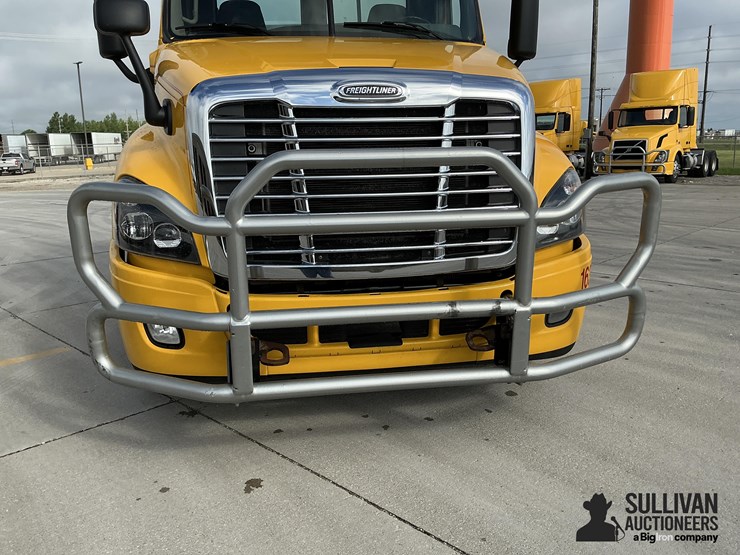 2017-freightliner-cascadia-125-image-9