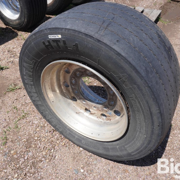 445/50R22.5 Tire & Rim