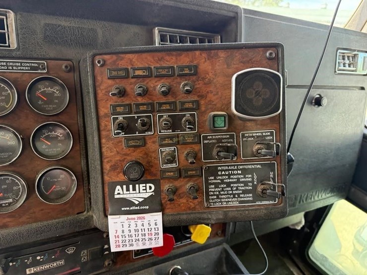 1999-kenworth-t600-image-16