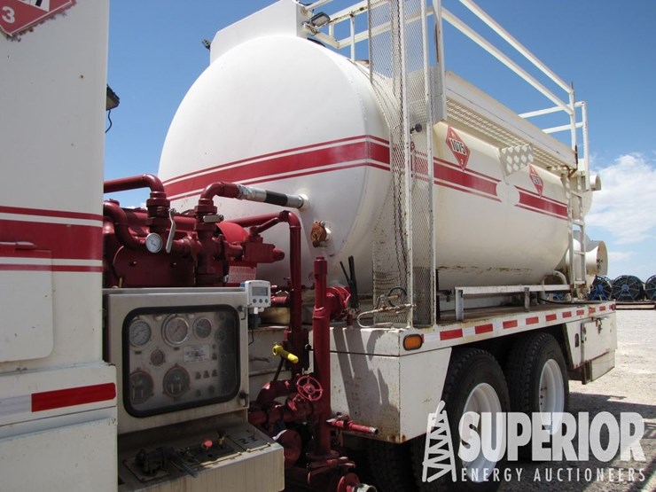 (x)-(6-11)-2006-mack-cu713-hot-oil-truck,-vin-1m2a...-image-9