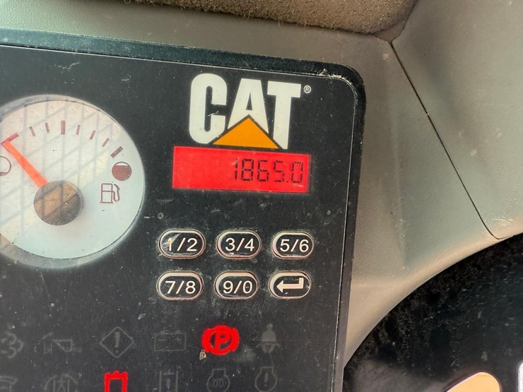 2018-caterpillar-249d-image-21