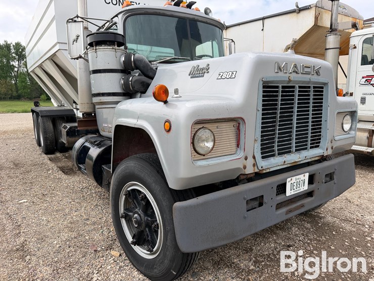 1987-mack-r690st-image-14