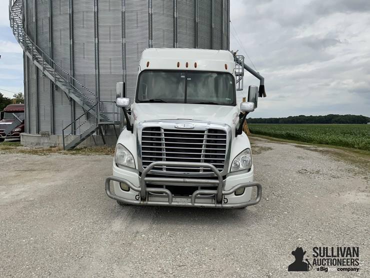 2018-freightliner-cascadia-125slp-t/a-6x4-sleeper-truck-tractor-image-2