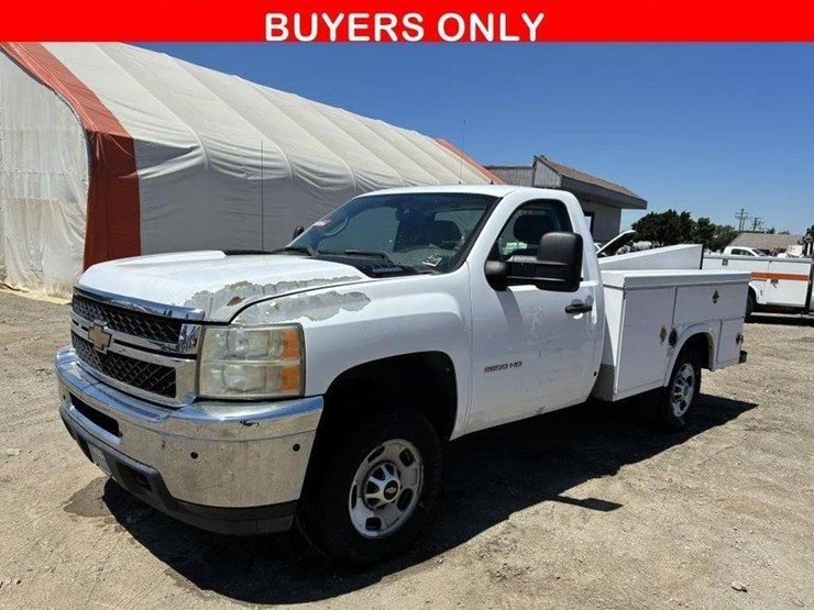 2011-chevrolet-silverado-2500-image-1