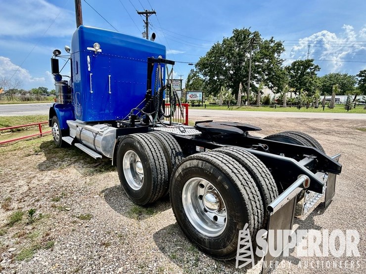 2013-kenworth-t800-image-4