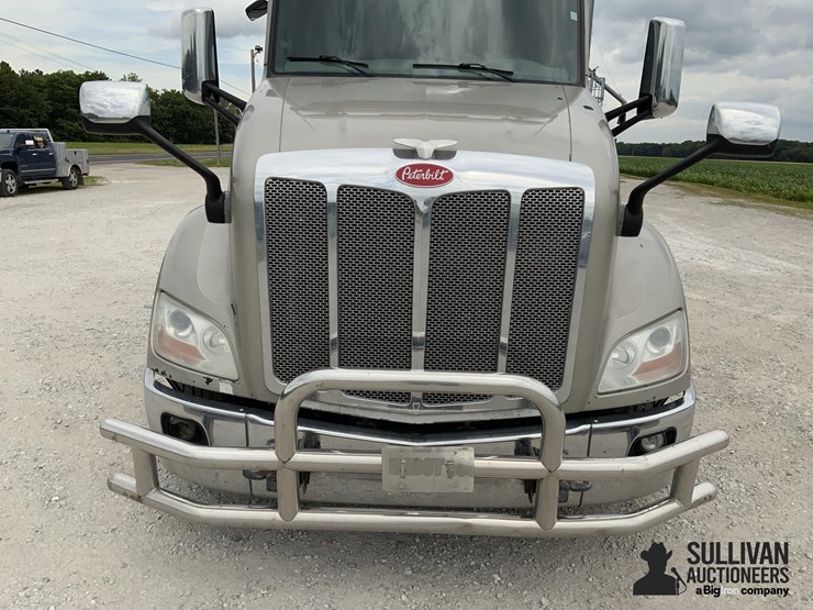 2015-peterbilt-579-image-11